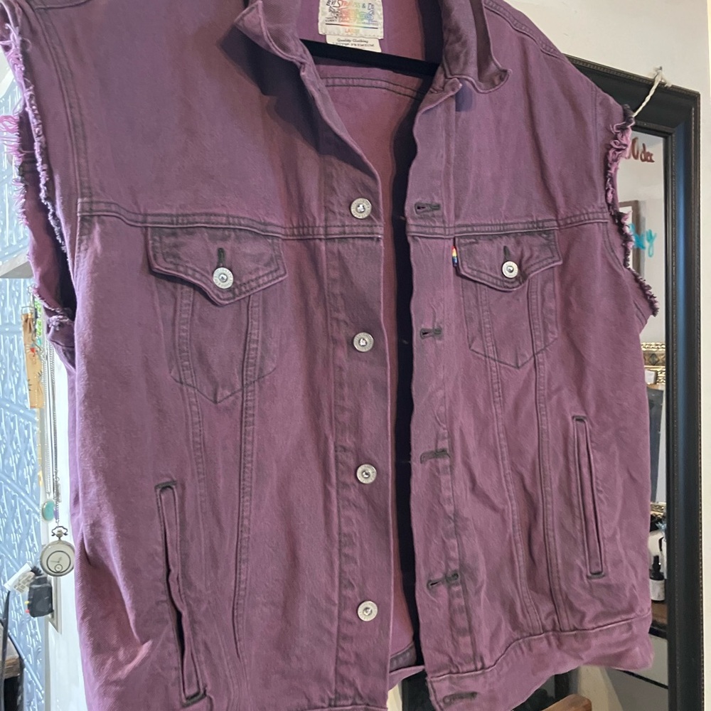 Levi large trucker vest.